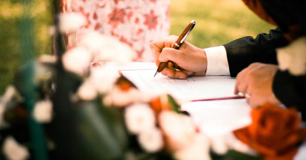 5 Clauses Every Wedding Planner Contract Needs